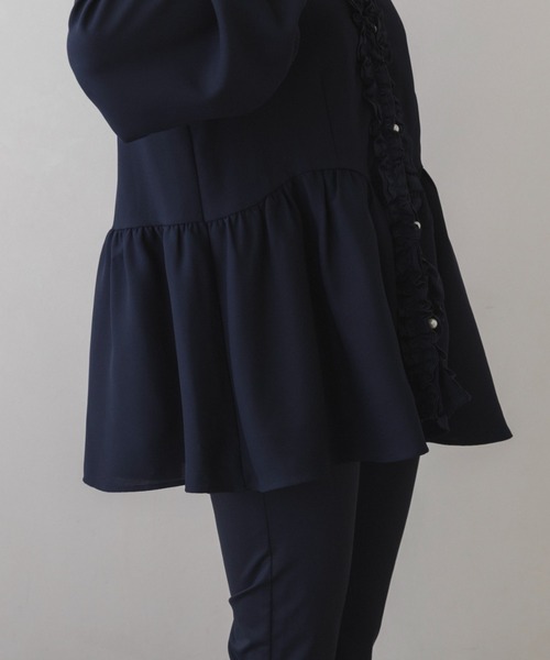 Sono(ソーノ)の「【SONO/ソーノ】【SONO NAVY/ソーノネイビー】フリルトリミング オープンブラウス(シャツ/ブラウス・レディース・ホワイト/ネイビー・F)」の9枚目の写真