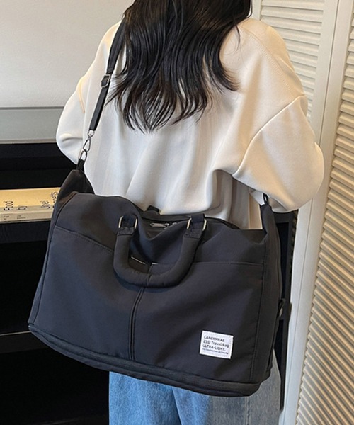 DAY CLOSET(デイ クローゼット)の「【撥水加工/2WAY ショルダーorハンドル/ベルト取り外し可/キャリーオン可】変形シルエット。配色ボストンバッグ レディース メンズ(ショルダーバッグ・レディース・グリーン/ブラック/ホワイト/ピンク/ライトグレー・ONE SIZE)」の1枚目の写真