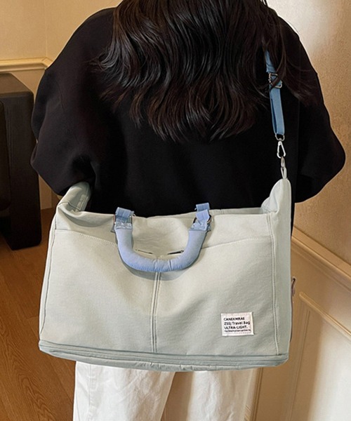 DAY CLOSET(デイ クローゼット)の「【撥水加工/2WAY ショルダーorハンドル/ベルト取り外し可/キャリーオン可】変形シルエット。配色ボストンバッグ レディース メンズ(ショルダーバッグ・レディース・グリーン/ブラック/ホワイト/ピンク/ライトグレー・ONE SIZE)」の21枚目の写真