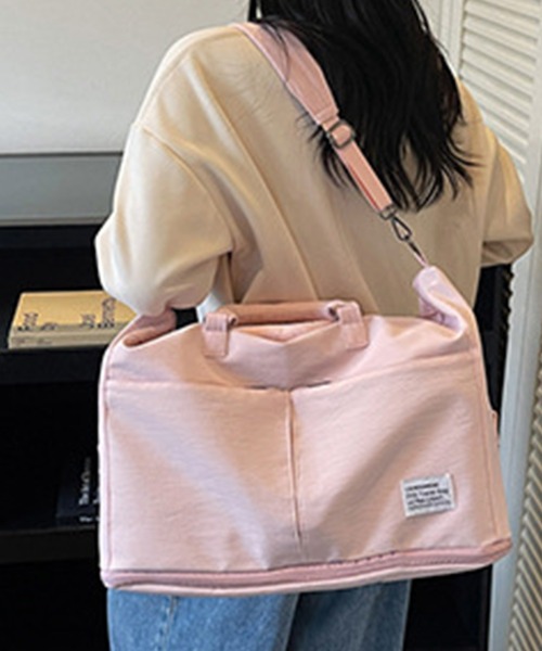 DAY CLOSET(デイ クローゼット)の「【撥水加工/2WAY ショルダーorハンドル/ベルト取り外し可/キャリーオン可】変形シルエット。配色ボストンバッグ レディース メンズ(ショルダーバッグ・レディース・グリーン/ブラック/ホワイト/ピンク/ライトグレー・ONE SIZE)」の8枚目の写真