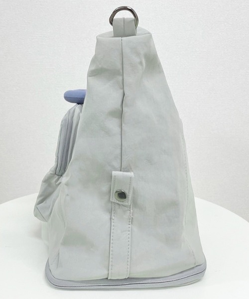 DAY CLOSET(デイ クローゼット)の「【撥水加工/2WAY ショルダーorハンドル/ベルト取り外し可/キャリーオン可】変形シルエット。配色ボストンバッグ レディース メンズ(ショルダーバッグ・レディース・グリーン/ブラック/ホワイト/ピンク/ライトグレー・ONE SIZE)」の14枚目の写真