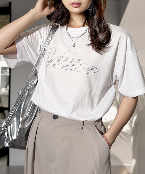 Chandelier（シャンデリア）の「上品に映えるラインストーン ソフトコットン ゆるTシャツ（Tシャツ/カットソー・レディース・ブラック系2/ピンク系/ホワイト系3/ブラック系/ホワイト系/ブラック系1/ホワイト系1/ブラック系3/ブラック系5/ブラック系4/ホワイト系2・L/M）」の4枚目の写真