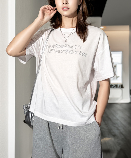 Chandelier（シャンデリア）の「上品に映えるラインストーン ソフトコットン ゆるTシャツ（Tシャツ/カットソー・レディース・ブラック系2/ピンク系/ホワイト系3/ブラック系/ホワイト系/ブラック系1/ホワイト系1/ブラック系3/ブラック系5/ブラック系4/ホワイト系2・L/M）」の22枚目の写真