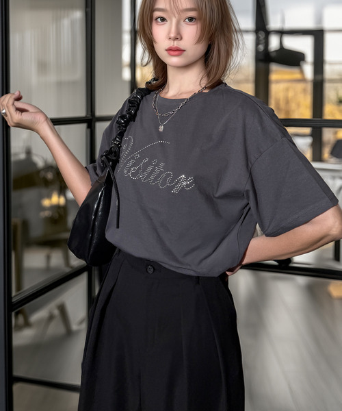 Chandelier（シャンデリア）の「上品に映えるラインストーン ソフトコットン ゆるTシャツ（Tシャツ/カットソー・レディース・ブラック系2/ピンク系/ホワイト系3/ブラック系/ホワイト系/ブラック系1/ホワイト系1/ブラック系3/ブラック系5/ブラック系4/ホワイト系2・L/M）」の16枚目の写真
