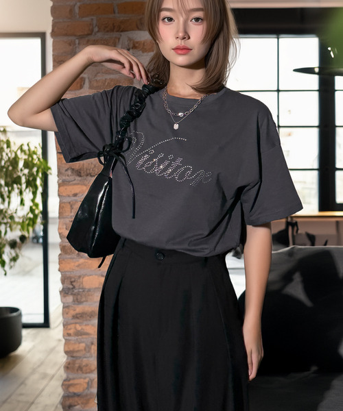 Chandelier（シャンデリア）の「上品に映えるラインストーン ソフトコットン ゆるTシャツ（Tシャツ/カットソー・レディース・ブラック系2/ピンク系/ホワイト系3/ブラック系/ホワイト系/ブラック系1/ホワイト系1/ブラック系3/ブラック系5/ブラック系4/ホワイト系2・L/M）」の18枚目の写真