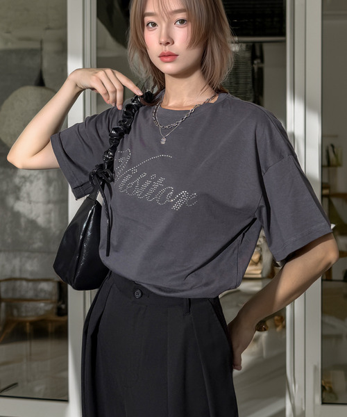 Chandelier（シャンデリア）の「上品に映えるラインストーン ソフトコットン ゆるTシャツ（Tシャツ/カットソー・レディース・ブラック系2/ピンク系/ホワイト系3/ブラック系/ホワイト系/ブラック系1/ホワイト系1/ブラック系3/ブラック系5/ブラック系4/ホワイト系2・L/M）」の21枚目の写真