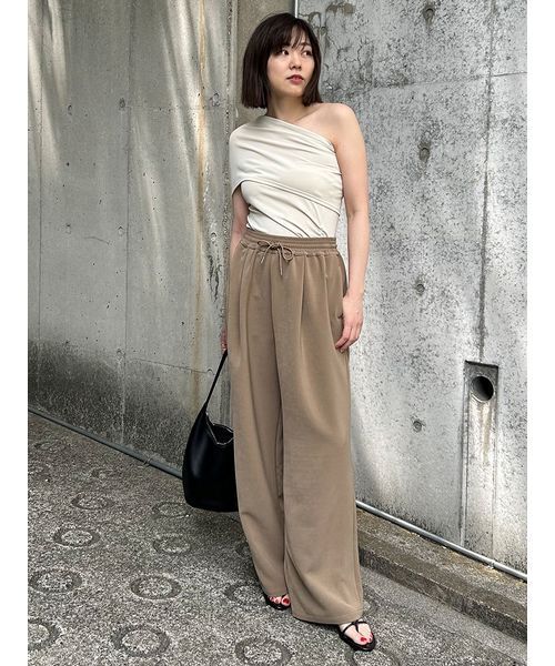 Henon.(ヘノン)の「ボリュームタックパンツ(その他パンツ・レディース・ベージュ/ブラック・F)」の18枚目の写真