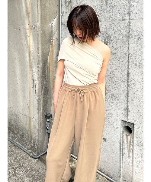 Henon.(ヘノン)の「ボリュームタックパンツ(その他パンツ・レディース・ベージュ/ブラック・F)」の19枚目の写真