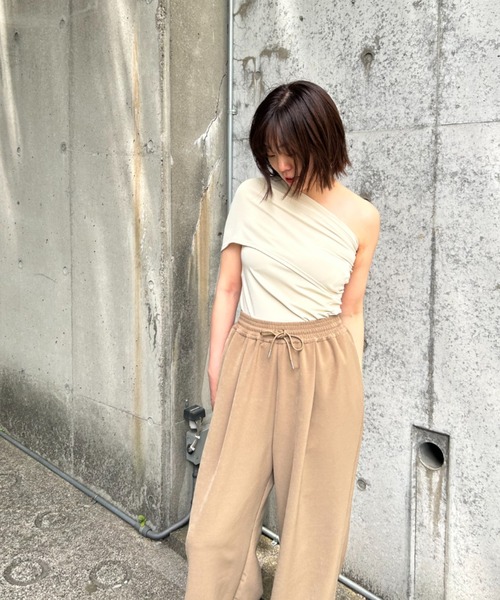 Henon.(ヘノン)の「ボリュームタックパンツ(その他パンツ・レディース・ベージュ/ブラック・F)」の7枚目の写真