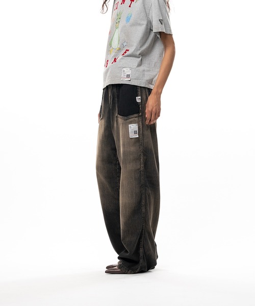 Maison MIHARA YASUHIRO(メゾンミハラヤスヒロ)の「Cut-Out Pocket Denim Pants(デニムパンツ・レディース・ブラック/インディゴブルー・36)」の5枚目の写真