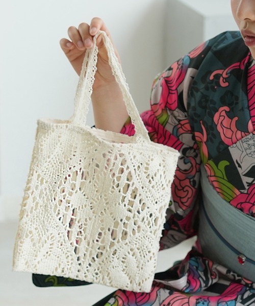 utatane(ウタタネ)の「レース ハンドバッグ コットン クロシェ エクリュ(ハンドバッグ・レディース・キナリ・FREE)」の2枚目の写真