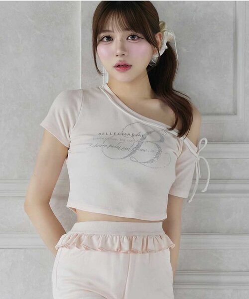 OLIVE des OLIVE(オリーブデオリーブ)の「【Belle Charme】Graphic One Shoulder Tee(Tシャツ/カットソー・レディース・オフホワイト/ピンク/ブラック・FREE)」の3枚目の写真