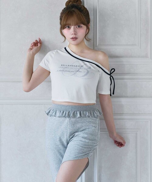 OLIVE des OLIVE(オリーブデオリーブ)の「【Belle Charme】Graphic One Shoulder Tee(Tシャツ/カットソー・レディース・オフホワイト/ピンク/ブラック・FREE)」の4枚目の写真