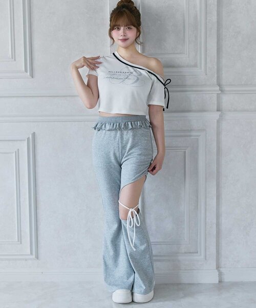 OLIVE des OLIVE(オリーブデオリーブ)の「【Belle Charme】Graphic One Shoulder Tee(Tシャツ/カットソー・レディース・オフホワイト/ピンク/ブラック・FREE)」の5枚目の写真
