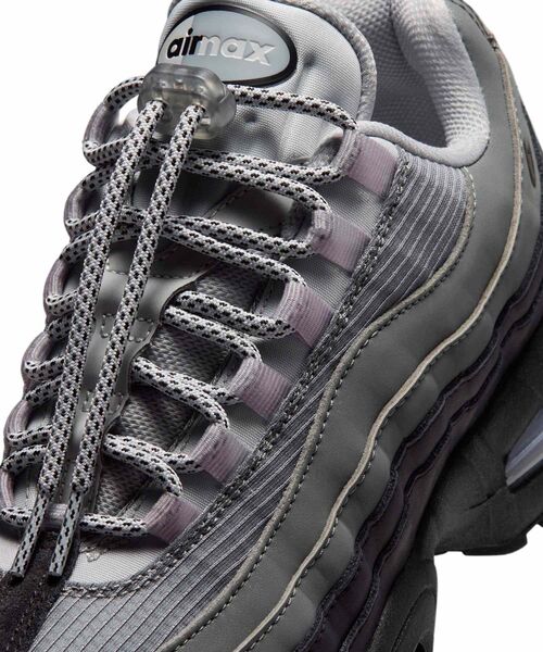 NIKE(ナイキ)の「ナイキ エア マックス 95 ビッグバブル SE ウィメンズシューズ / Nike Air Max 95 Big Bubble SE Women's Shoes IM9637-001 Black(スニーカー・レディース・ブラック・26/22/25.5/25/24.5/24/23.5/23/22.5)」の9枚目の写真