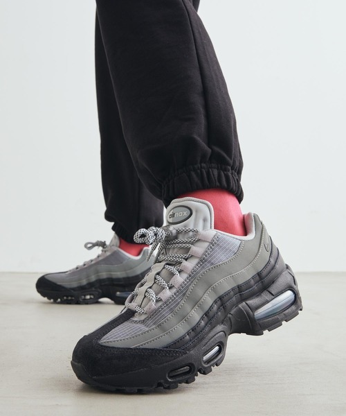 NIKE(ナイキ)の「ナイキ エア マックス 95 ビッグバブル SE ウィメンズシューズ / Nike Air Max 95 Big Bubble SE Women's Shoes IM9637-001 Black(スニーカー・レディース・ブラック・26/22/25.5/25/24.5/24/23.5/23/22.5)」の1枚目の写真