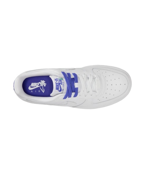 NIKE（ナイキ）の「NIKE/ナイキ WS ｴｱ ﾌｫｰｽ 1 07 SE（スニーカー・レディース・ホワイト×ブルー・24cm/23.5cm/23cm/22.5cm/22cm/25cm/24.5cm）」の5枚目の写真
