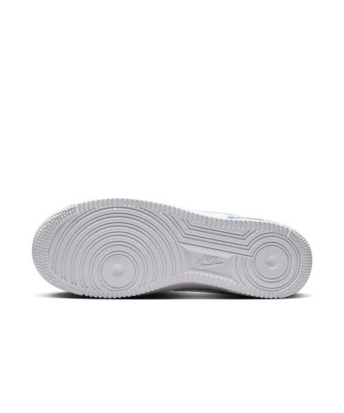 NIKE（ナイキ）の「NIKE/ナイキ WS ｴｱ ﾌｫｰｽ 1 07 SE（スニーカー・レディース・ホワイト×ブルー・24cm/23.5cm/23cm/22.5cm/22cm/25cm/24.5cm）」の6枚目の写真