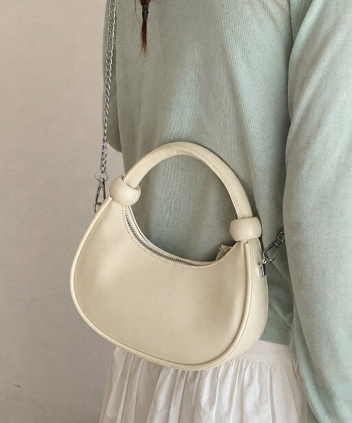 Sibra(シブラ)の「【6色展開】ドット柄&無地2WAYミニハーフムーンバッグ(ショルダーバッグ・レディース・レッド/ホワイト/ブラック/ミント/ブラック系その他/ホワイト系その他・F)」の2枚目の写真