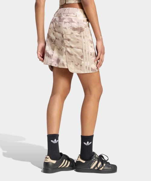 adidas(アディダス)の「カーゴスカート / アディダスオリジナルス adidas Originals(スカート・レディース・ベージュ・SMALL/MEDIUM/LARGE/X-SMALL/X-LARGE/XX-LARGE)」の2枚目の写真