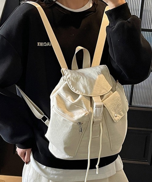 ReRe(リリ)の「ドローストリングフラップバックパック(バックパック/リュック・レディース・ブラック/オフホワイト/ピンク/ブルー・FREE)」の1枚目の写真