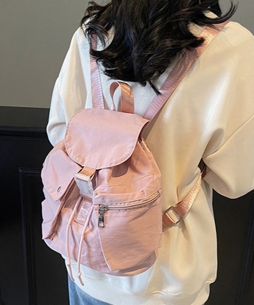 ReRe(リリ)の「ドローストリングフラップバックパック(バックパック/リュック・レディース・ブラック/オフホワイト/ピンク/ブルー・FREE)」の14枚目の写真