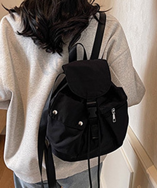 ReRe(リリ)の「ドローストリングフラップバックパック(バックパック/リュック・レディース・ブラック/オフホワイト/ピンク/ブルー・FREE)」の10枚目の写真
