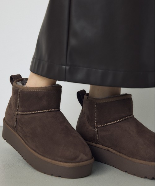 AZUL by moussy(アズールバイマウジー)の「【+4cmUP!】大人気定番♪厚底ムートンショートブーツ 秋服 冬服 ボア スタイルアップ 靴(ブーツ・レディース・ブラック/ブラウン/ベージュ・LL/LARGE/MEDIUM/SMALL)」の2枚目の写真