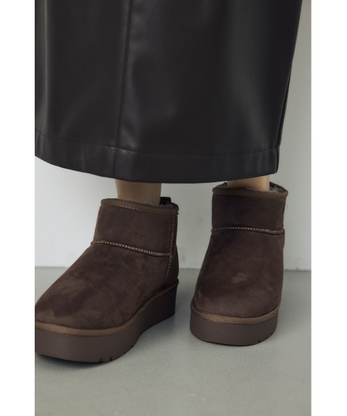 AZUL by moussy(アズールバイマウジー)の「【+4cmUP!】大人気定番♪厚底ムートンショートブーツ 秋服 冬服 ボア スタイルアップ 靴(ブーツ・レディース・ブラック/ブラウン/ベージュ・LL/LARGE/MEDIUM/SMALL)」の18枚目の写真