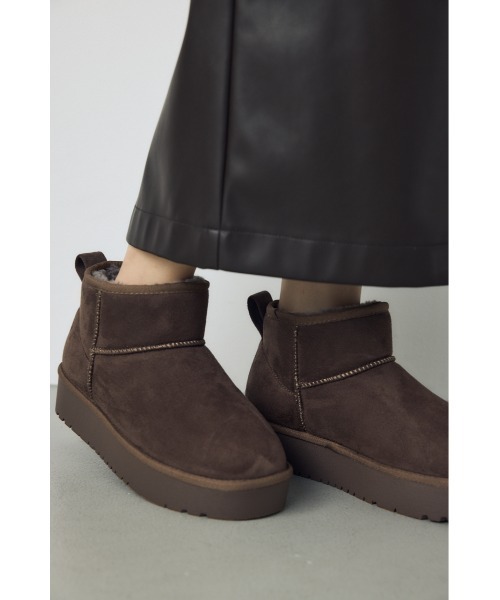 AZUL by moussy(アズールバイマウジー)の「【+4cmUP!】大人気定番♪厚底ムートンショートブーツ 秋服 冬服 ボア スタイルアップ 靴(ブーツ・レディース・ブラック/ブラウン/ベージュ・LL/LARGE/MEDIUM/SMALL)」の19枚目の写真