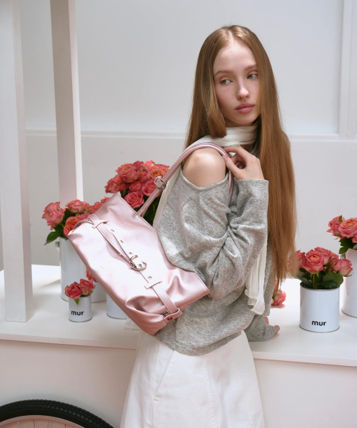 mur（ミュール）の「Lizzy Belted Boat Bag (8color)（ショルダーバッグ・レディース・ダークブラウン系/バーガンディー/ライトブルー/Cream/ピンク系その他/ブラック/ベージュ/ダークブラウン・ONE）」の10枚目の写真
