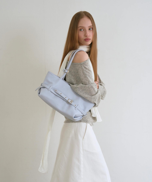 mur（ミュール）の「Lizzy Belted Boat Bag (8color)（ショルダーバッグ・レディース・ダークブラウン系/バーガンディー/ライトブルー/Cream/ピンク系その他/ブラック/ベージュ/ダークブラウン・ONE）」の12枚目の写真