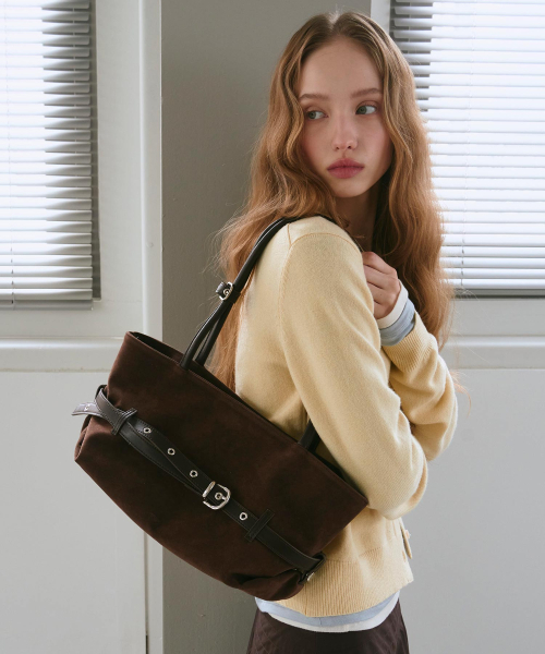 mur（ミュール）の「Lizzy Belted Boat Bag (8color)（ショルダーバッグ・レディース・ダークブラウン系/バーガンディー/ライトブルー/Cream/ピンク系その他/ブラック/ベージュ/ダークブラウン・ONE）」の15枚目の写真