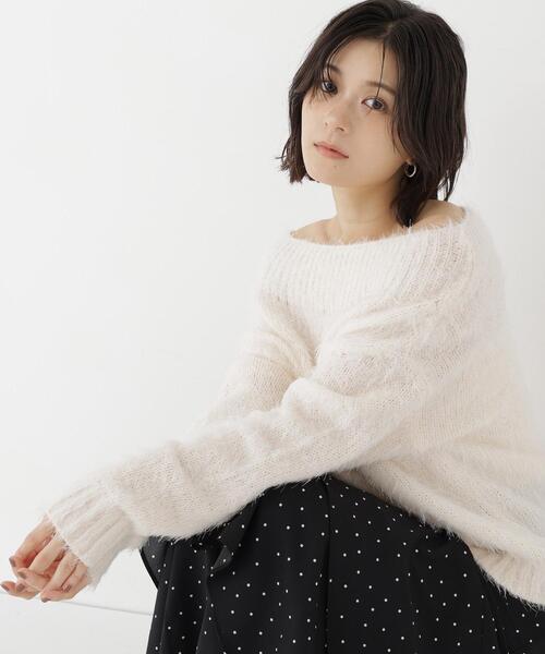 NATURAL BEAUTY BASIC(ナチュラルビューティーベーシック)の「オフショルヘアリーニット(ニット/セーター・レディース・オフホワイト/ブラウン/ピンク・FREE)」の2枚目の写真