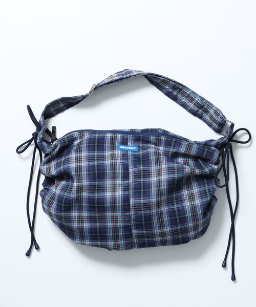SEQUENZ(シークエンズ)の「【お気に入り30000人突破】/ 大容量 / ギャザーショルダーバッグ /SHOULDER GATHER BAG(ショルダーバッグ・メンズ・その他4/その他3/ネイビー/その他2/その他1/グリーン/レッド/ピンク/ブラック・FREE)」の14枚目の写真