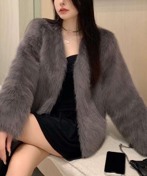 LUCPY（ラクピー）の「ボリュームシャギーエコファージャケット（その他アウター・レディース・ライトグレー/アイボリー/アッシュグレー・FREE）」の4枚目の写真