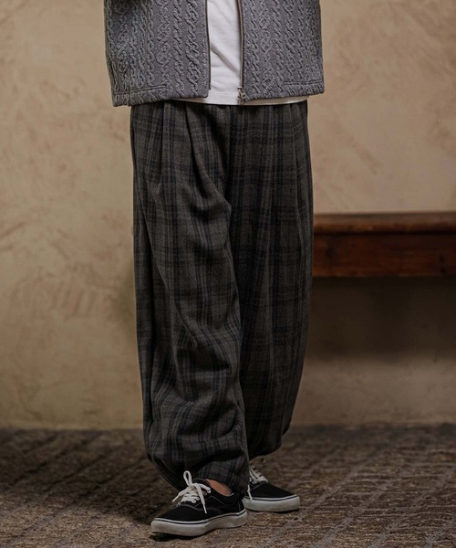 CAMBIO（カンビオ）の「mp15392-Wool Check Wide Tuck Balloon Pants ワイドタックバルーンパンツ(PF-262-022)（その他パンツ・メンズ・ベージュ/チャコール・L/M）」の3枚目の写真