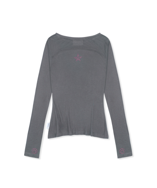 RuNaKi'Hu'(ルナキフ)の「WXT086 KAORI フィンガーホール ボートネック ロングスリーブ (CHARCOAL)(Tシャツ/カットソー・レディース・その他・1/2)」の5枚目の写真