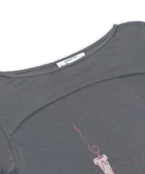 RuNaKi'Hu'(ルナキフ)の「WXT086 KAORI フィンガーホール ボートネック ロングスリーブ (CHARCOAL)(Tシャツ/カットソー・レディース・その他・1/2)」の6枚目の写真