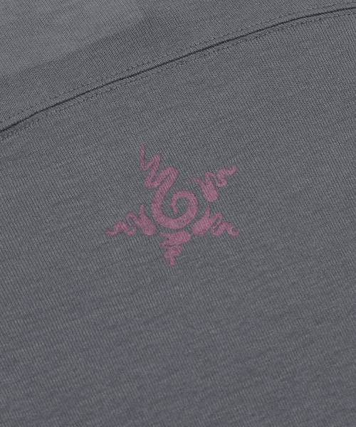 RuNaKi'Hu'(ルナキフ)の「WXT086 KAORI フィンガーホール ボートネック ロングスリーブ (CHARCOAL)(Tシャツ/カットソー・レディース・その他・1/2)」の9枚目の写真