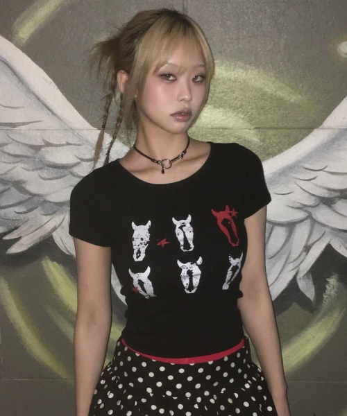 IZROOM(イズルーム)の「レッドホース スリムフィット 半袖Tシャツ (ブラック)(Tシャツ/カットソー・レディース・その他・FREE)」の2枚目の写真