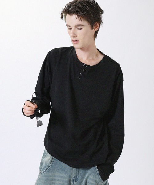 MSG(エムエスジー)の「ヘンリーネックロングスリーブTシャツ カットソー ヴィンテージ加工/無地(Tシャツ/カットソー・メンズ・ブラウン/ホワイト/ブラック/チャコール・L/M)」の2枚目の写真