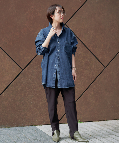 IENA(イエナ)の「J.J.Mercer/ジェイジェイマーサー 別注 刺繍デニムシャツ(シャツ/ブラウス・レディース・ネイビー・FREE)」の2枚目の写真