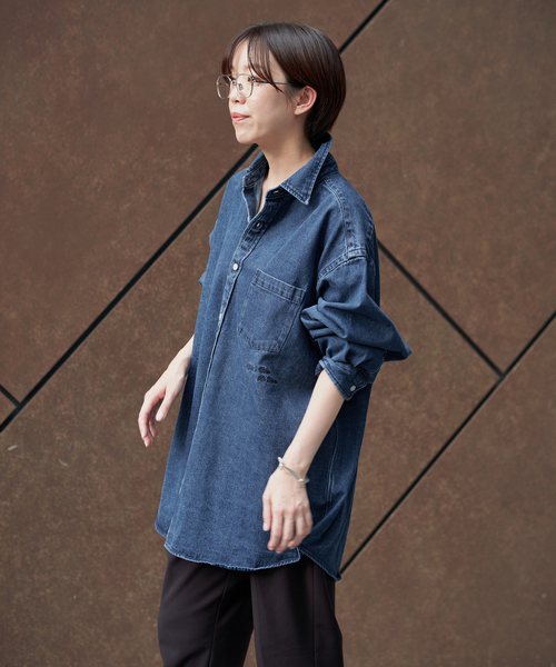 IENA(イエナ)の「J.J.Mercer/ジェイジェイマーサー 別注 刺繍デニムシャツ(シャツ/ブラウス・レディース・ネイビー・FREE)」の5枚目の写真
