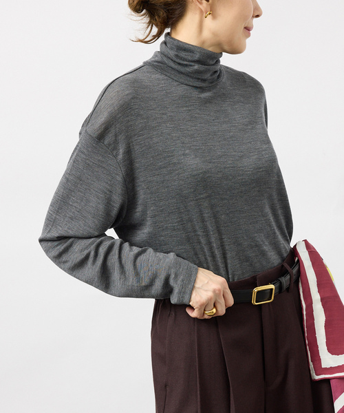 VERMEIL par iena(ヴェルメイユパーイエナ)の「INSCRIRE アンスクリア Wool Fraise Turtle Neck(Tシャツ/カットソー・レディース・グレー/ブラック・SMALL)」の11枚目の写真