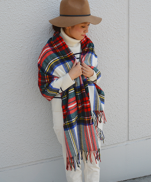 Glen Prince(グレンプリンス)の「GLEN PRINCE:タータンチェックストール(ストール/ショール・レディース・ナチュラル/グリーン/ネイビー/オリーブ・ONE SIZE)」の2枚目の写真