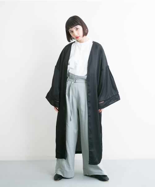 MERLOT（メルロー）の「サテンガウン4952（カーディガン/ボレロ・レディース・ブラック/ベージュ/ピンク/ライトブルー・FREE）」の2枚目の写真