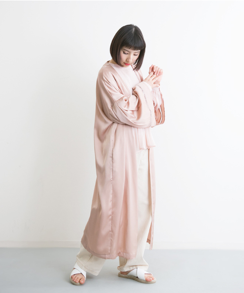 MERLOT（メルロー）の「サテンガウン4952（カーディガン/ボレロ・レディース・ブラック/ベージュ/ピンク/ライトブルー・FREE）」の16枚目の写真