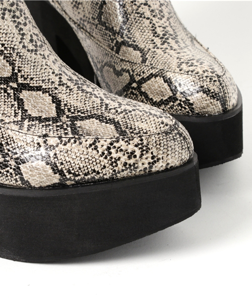 YOSUKE(ヨースケ)の「「YOSUKE/ヨースケ」厚底サイドゴアショートブーツ(ブーツ・レディース・ブラック/ベージュ系その他/ブラック系その他/グリーン系その他/グリーン/レッド系その他/マルチ/ブラック系その他2・24.5/23.5/23/24/22.5)」の11枚目の写真