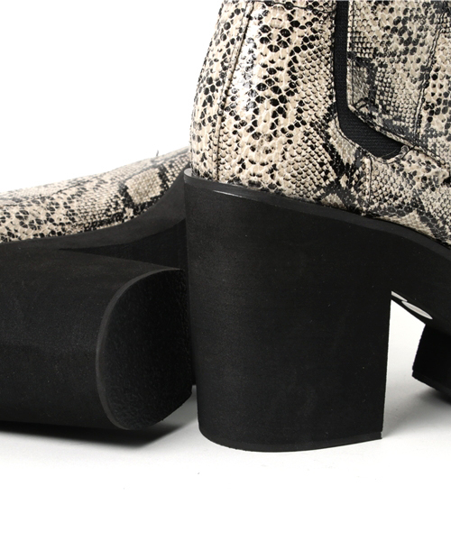 YOSUKE(ヨースケ)の「「YOSUKE/ヨースケ」厚底サイドゴアショートブーツ(ブーツ・レディース・ブラック/ベージュ系その他/ブラック系その他/グリーン系その他/グリーン/レッド系その他/マルチ/ブラック系その他2・24.5/23.5/23/24/22.5)」の13枚目の写真